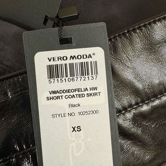 Vero Moda Black Shiny Coated Vinyl Short Mini Skirt XS NWT - Picture 4 of 11